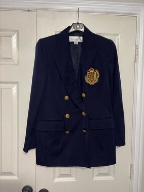 Ellen Tracy Navy Blazer with Gold Crest. 80s VINTAGE w/ 2 extra buttons